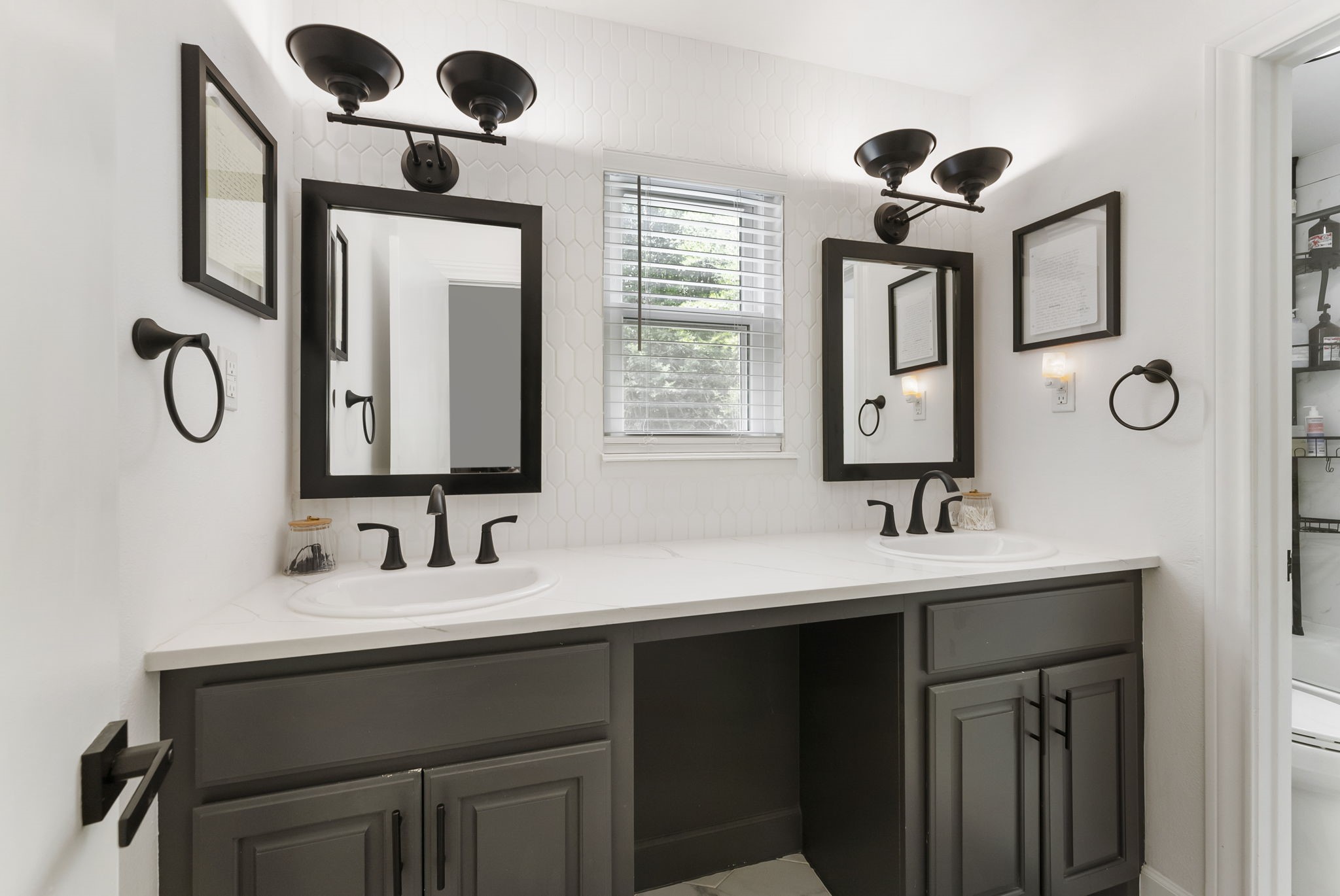 10 E White Willow Circle, Spring, TX, 77381 | 12993160 | Realty Texas LLC