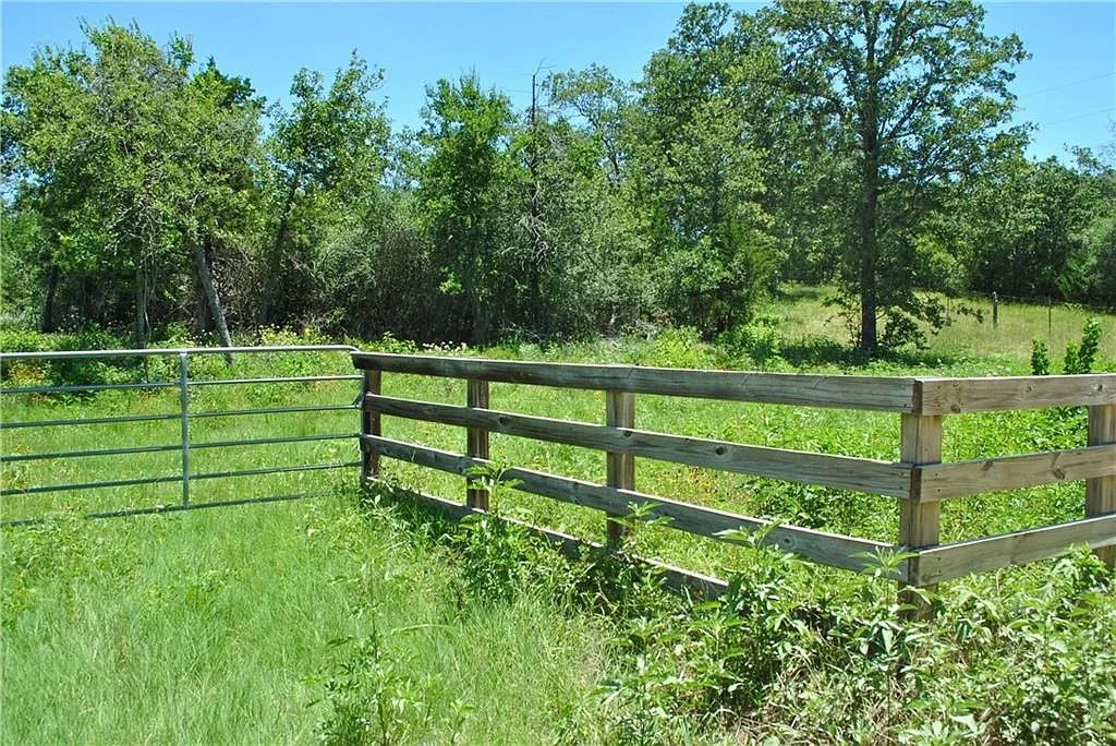 21741 E Interstate 10, Luling, TX, 78648 | 6094616 | Realty Texas LLC