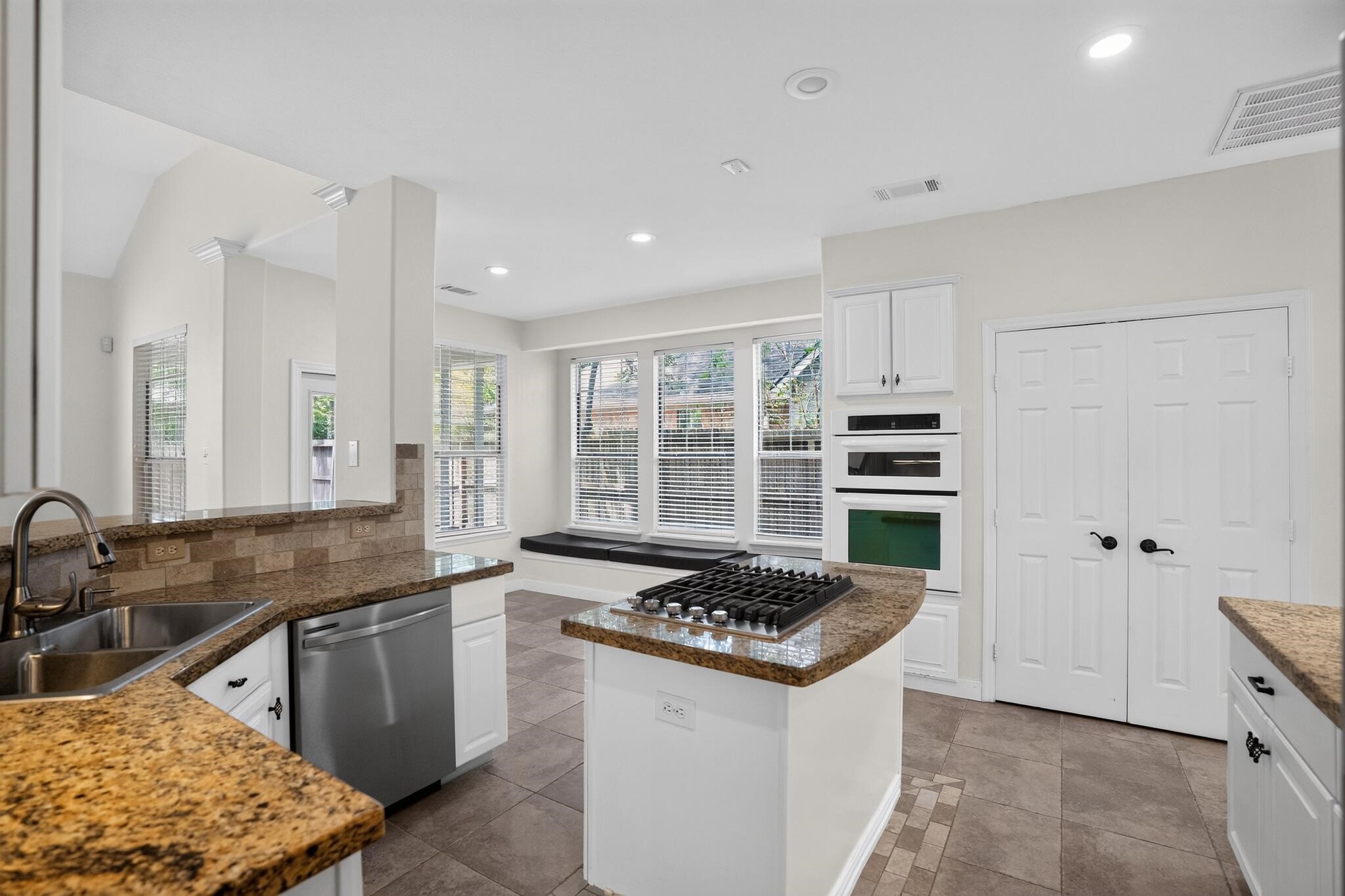 22 E Sterling Pond Circle, Spring, TX, 77382 | 93715906 | Realty Texas LLC