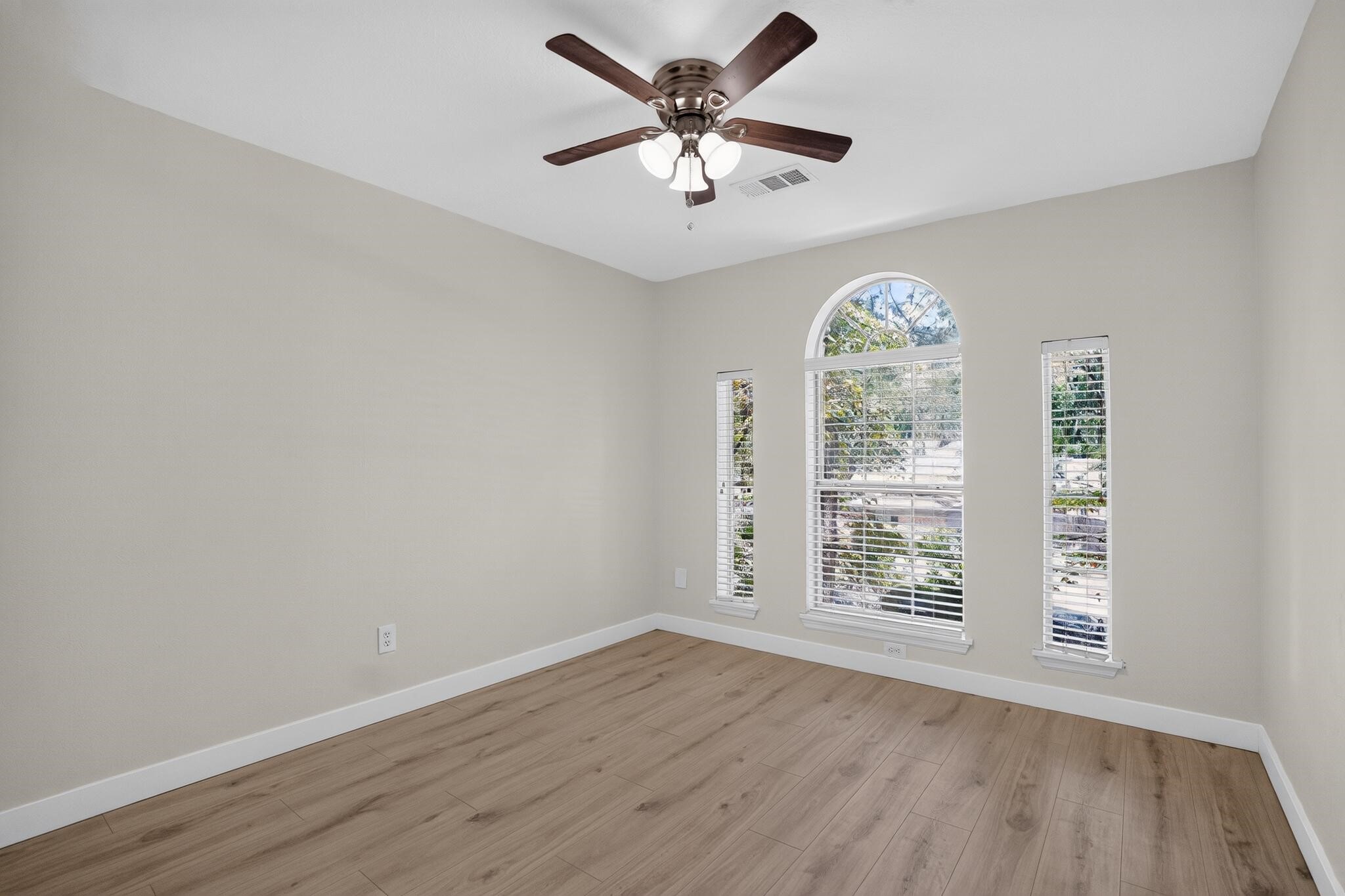 22 E Sterling Pond Circle, Spring, TX, 77382 | 93715906 | Realty Texas LLC