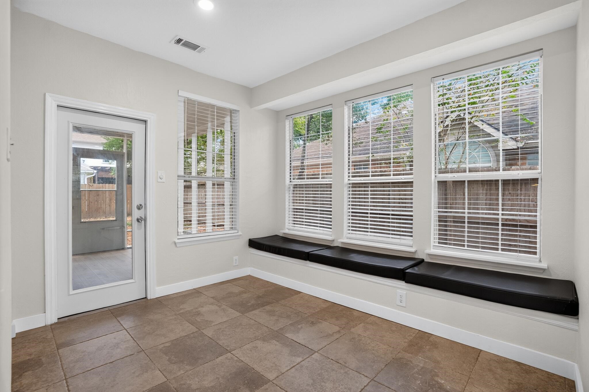 22 E Sterling Pond Circle, Spring, TX, 77382 | 93715906 | Realty Texas LLC