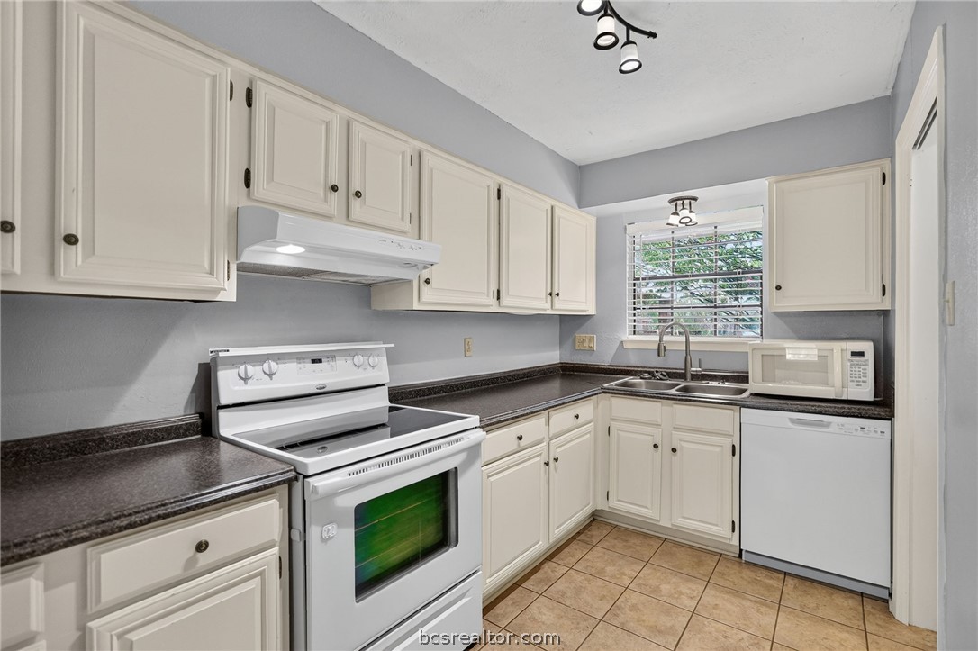 2822 Oakside Drive, Bryan, TX, 77802 | 26007136 | Realty Texas LLC