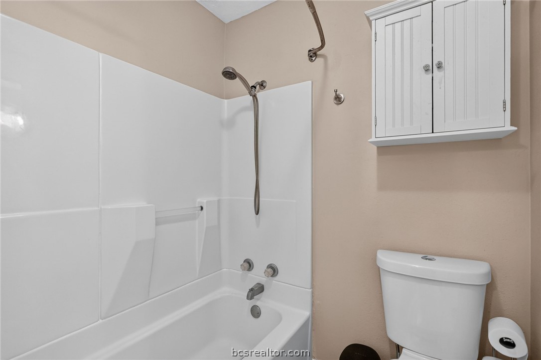 2822 Oakside Drive, Bryan, TX, 77802 | 26007136 | Realty Texas LLC