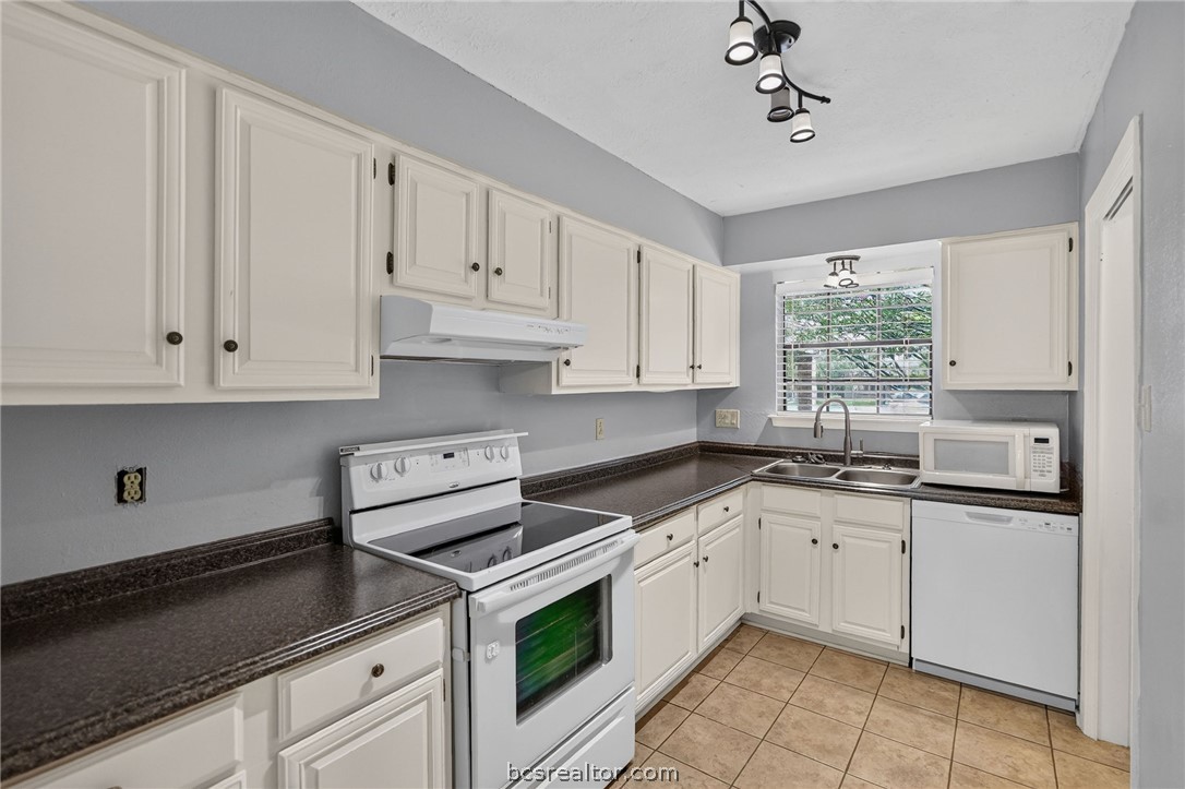 2822 Oakside Drive, Bryan, TX, 77802 | 26007136 | Realty Texas LLC
