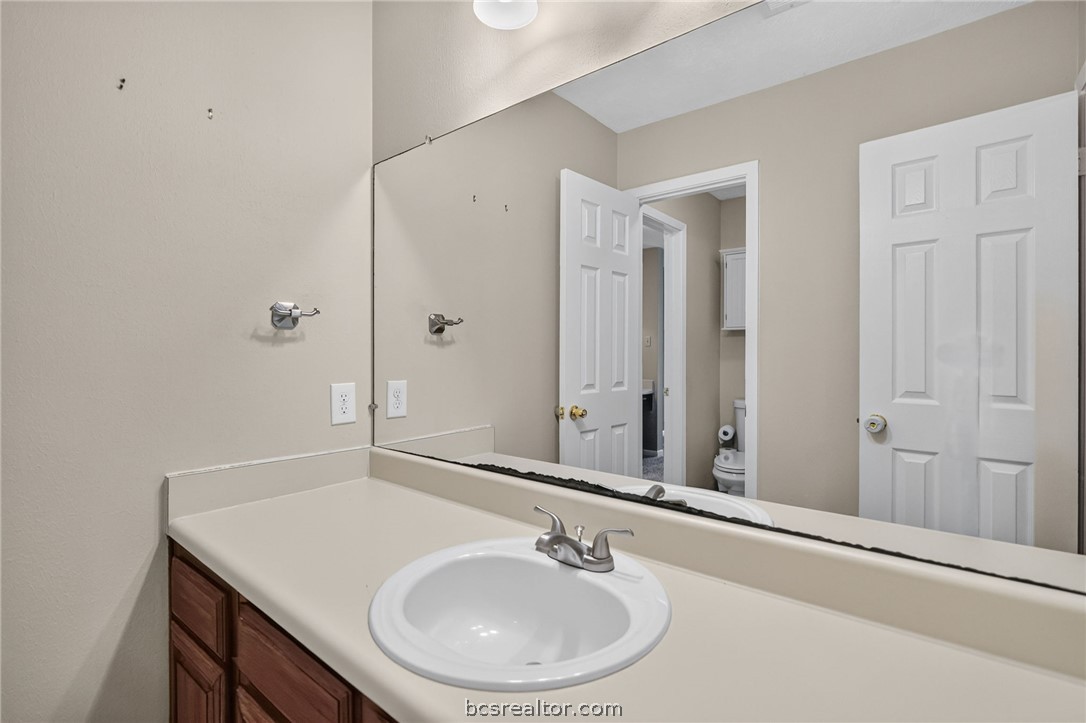 2822 Oakside Drive, Bryan, TX, 77802 | 26007136 | Realty Texas LLC