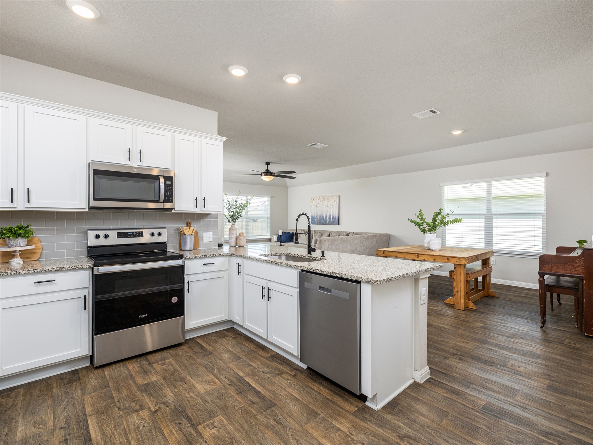 439 Hunter Loop LOOP, Bertram, TX, 78605 | 6647518 | Realty Texas LLC