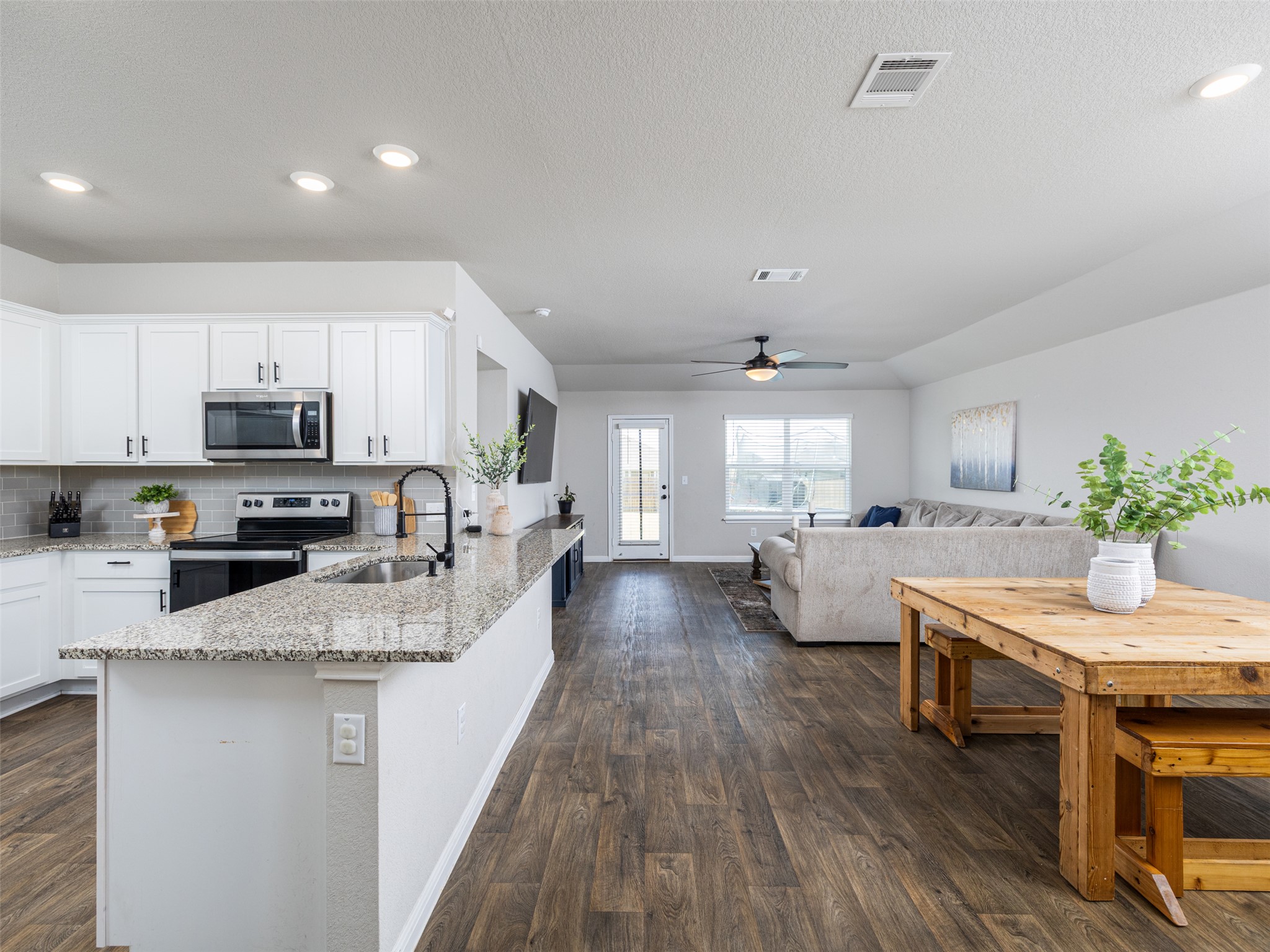 439 Hunter Loop LOOP, Bertram, TX, 78605 | 6647518 | Realty Texas LLC
