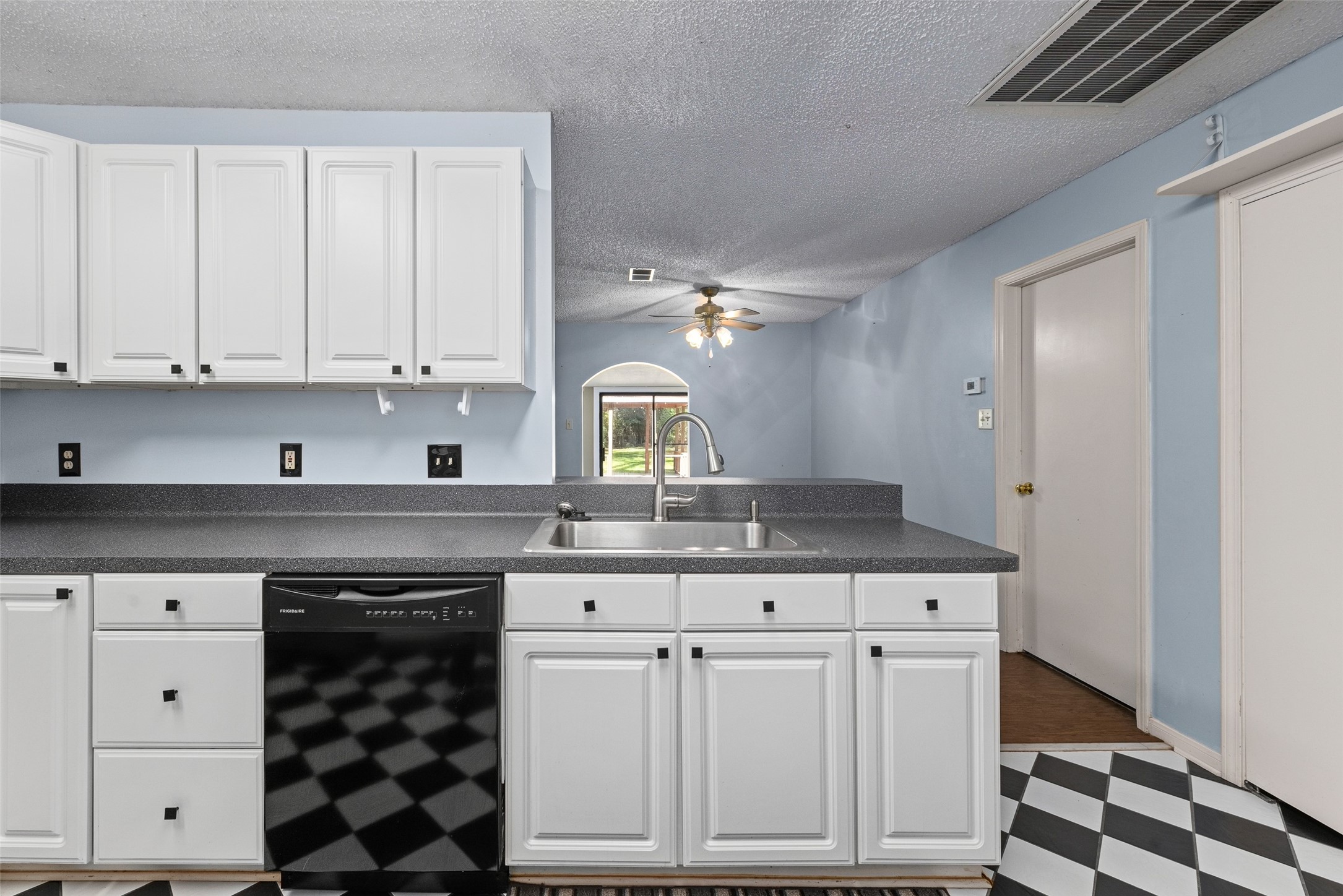 37 Spreading Oak, Trinity, TX, 75862 | 10217954 | Realty Texas LLC