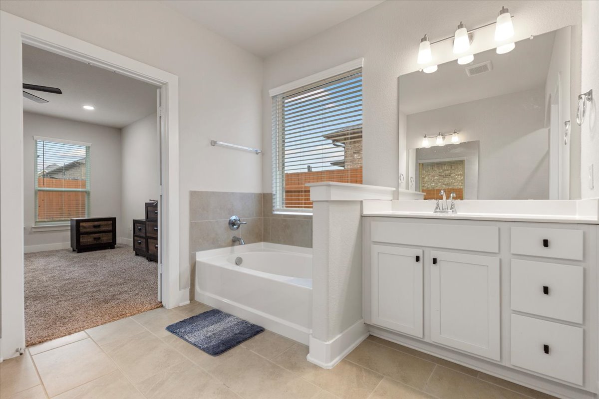 450 Durian LOOP, Buda, TX, 78610 | 6529732 | Realty Texas LLC