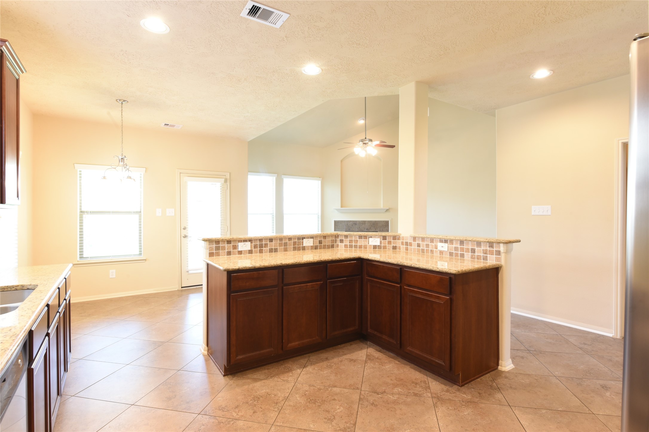 118 E Lasting Spring Circle, Spring, TX, 77389 | 53915872 | Realty Texas LLC