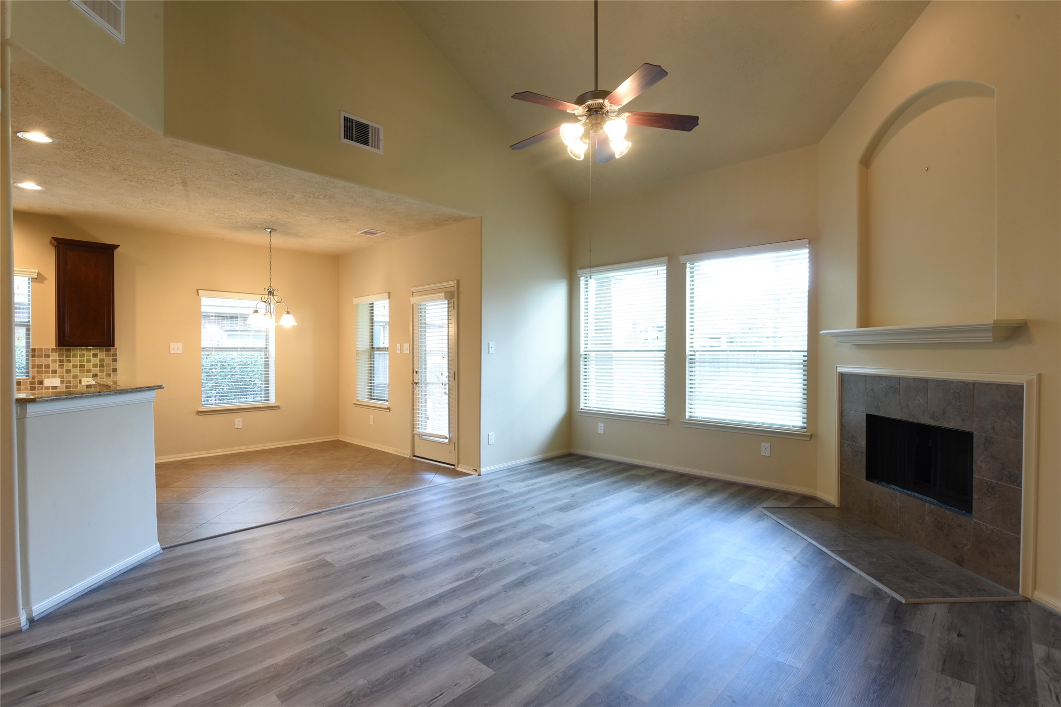 118 E Lasting Spring Circle, Spring, TX, 77389 | 53915872 | Realty Texas LLC