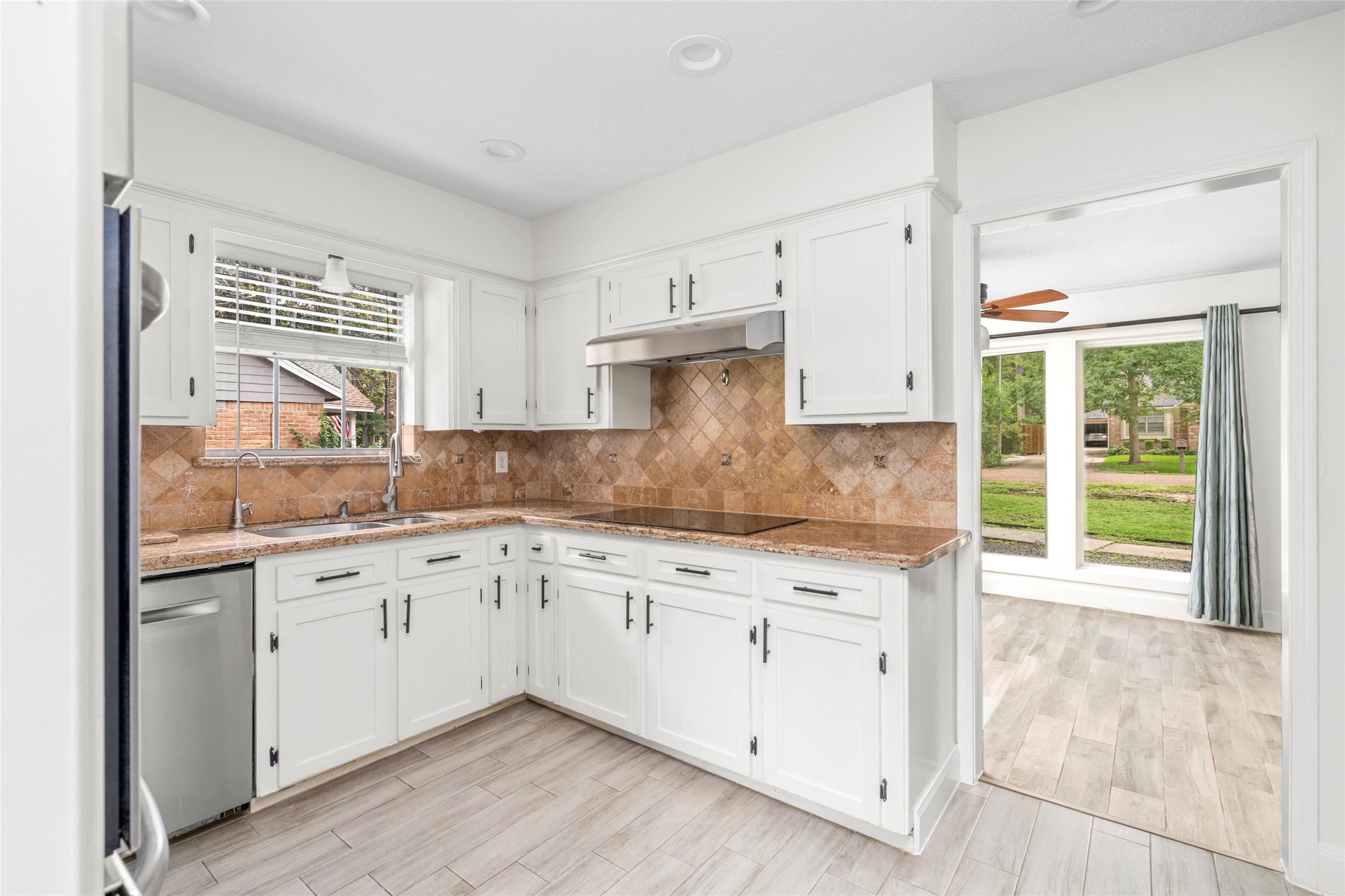 560 Landfall Lane, Conroe, TX, 77302 | 2778730 | Realty Texas LLC