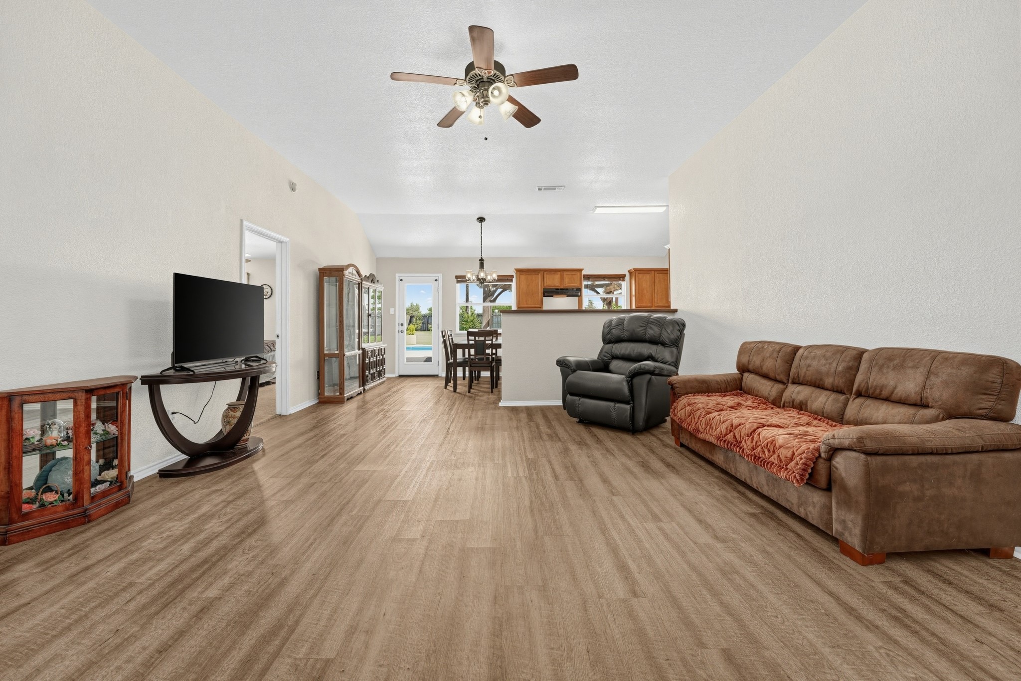 823 Ruby CT, Jarrell, TX, 76537 | 5194508 | Realty Texas LLC