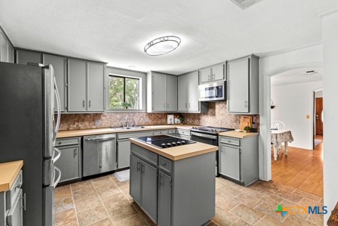 116 S Hackberry Avenue, Luling, TX, 78648 | 626603 | Realty Texas LLC