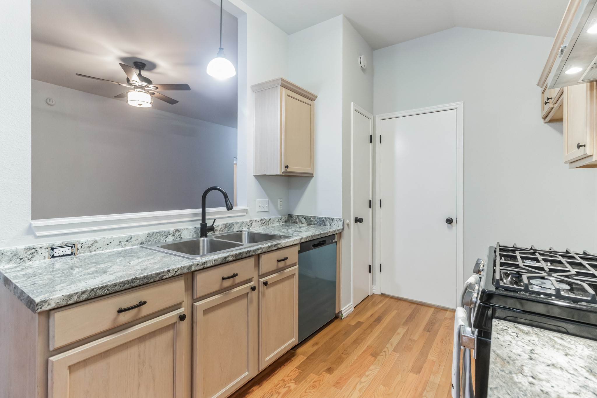 156 Keystone LOOP, Kyle, TX, 78640 | 3777908 | Realty Texas LLC