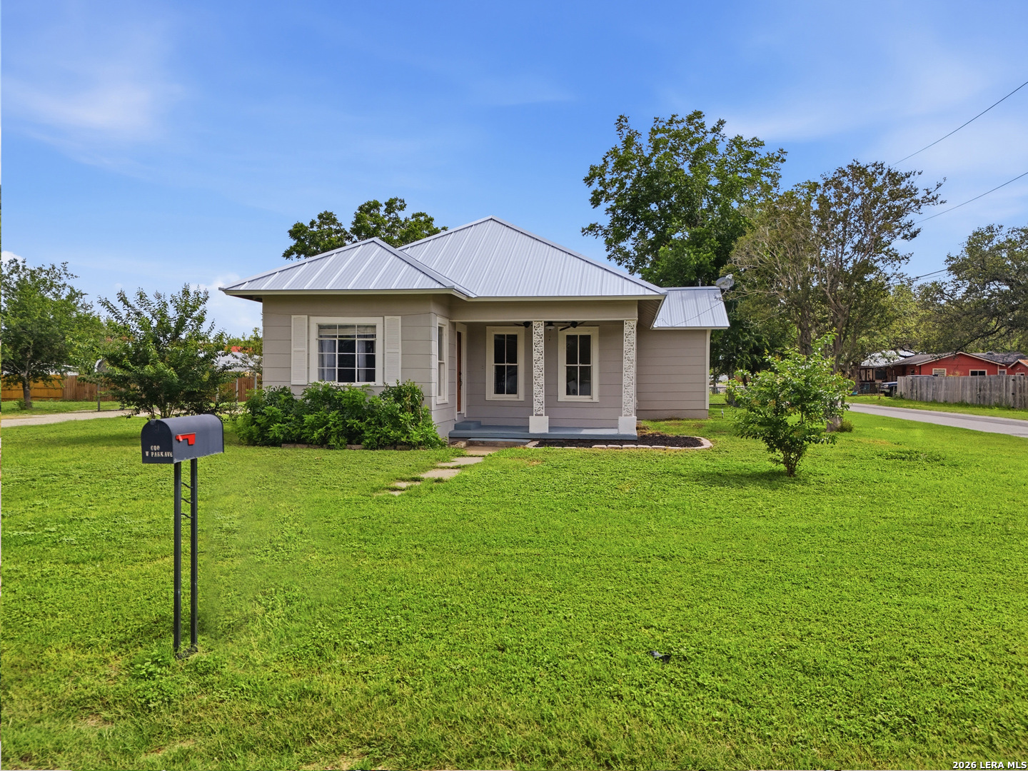 600 W Park, Devine, TX, 78016 | 1972363 | Realty Texas LLC