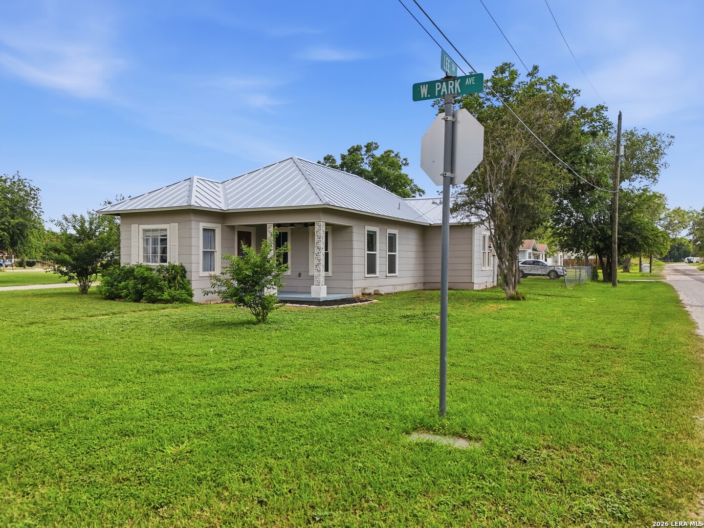 600 W Park, Devine, TX, 78016 | 1972363 | Realty Texas LLC