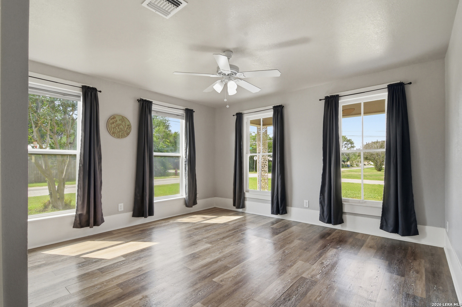 600 W Park, Devine, TX, 78016 | 1972363 | Realty Texas LLC