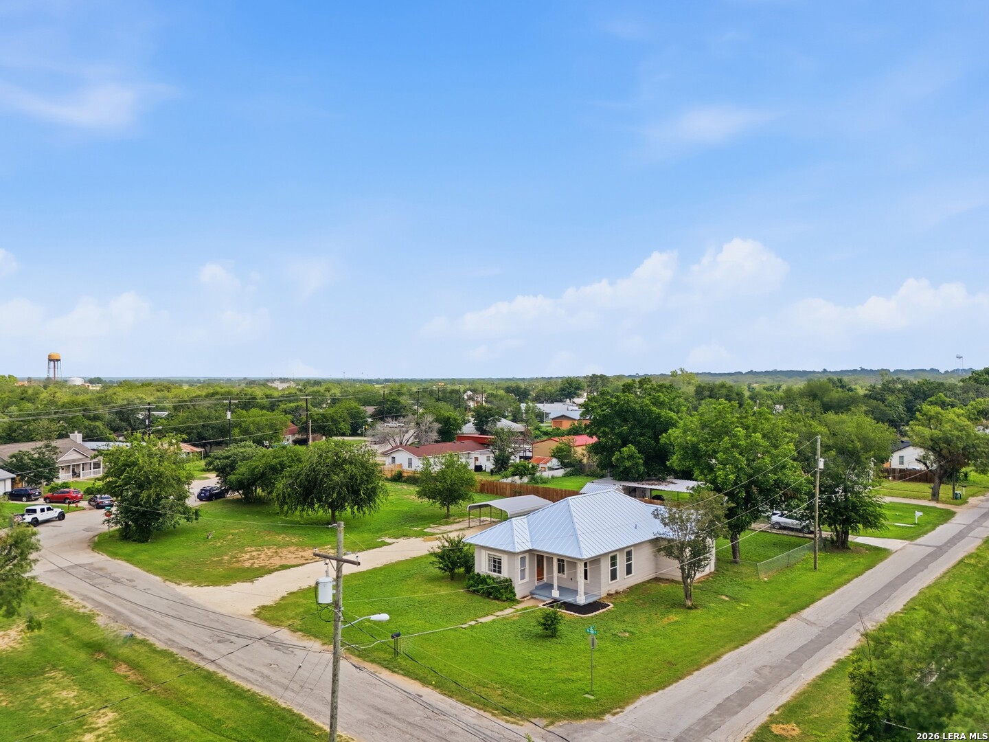 600 W Park, Devine, TX, 78016 | 1972363 | Realty Texas LLC