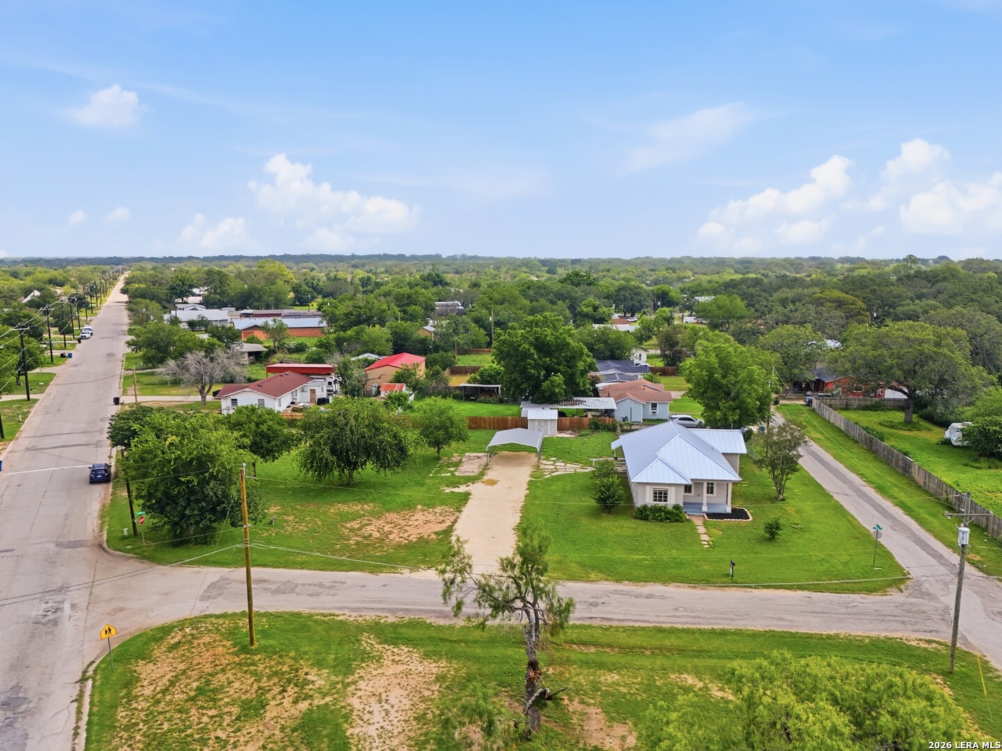 600 W Park, Devine, TX, 78016 | 1972363 | Realty Texas LLC