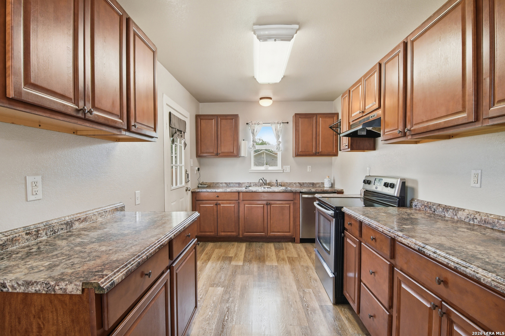 600 W Park, Devine, TX, 78016 | 1972363 | Realty Texas LLC