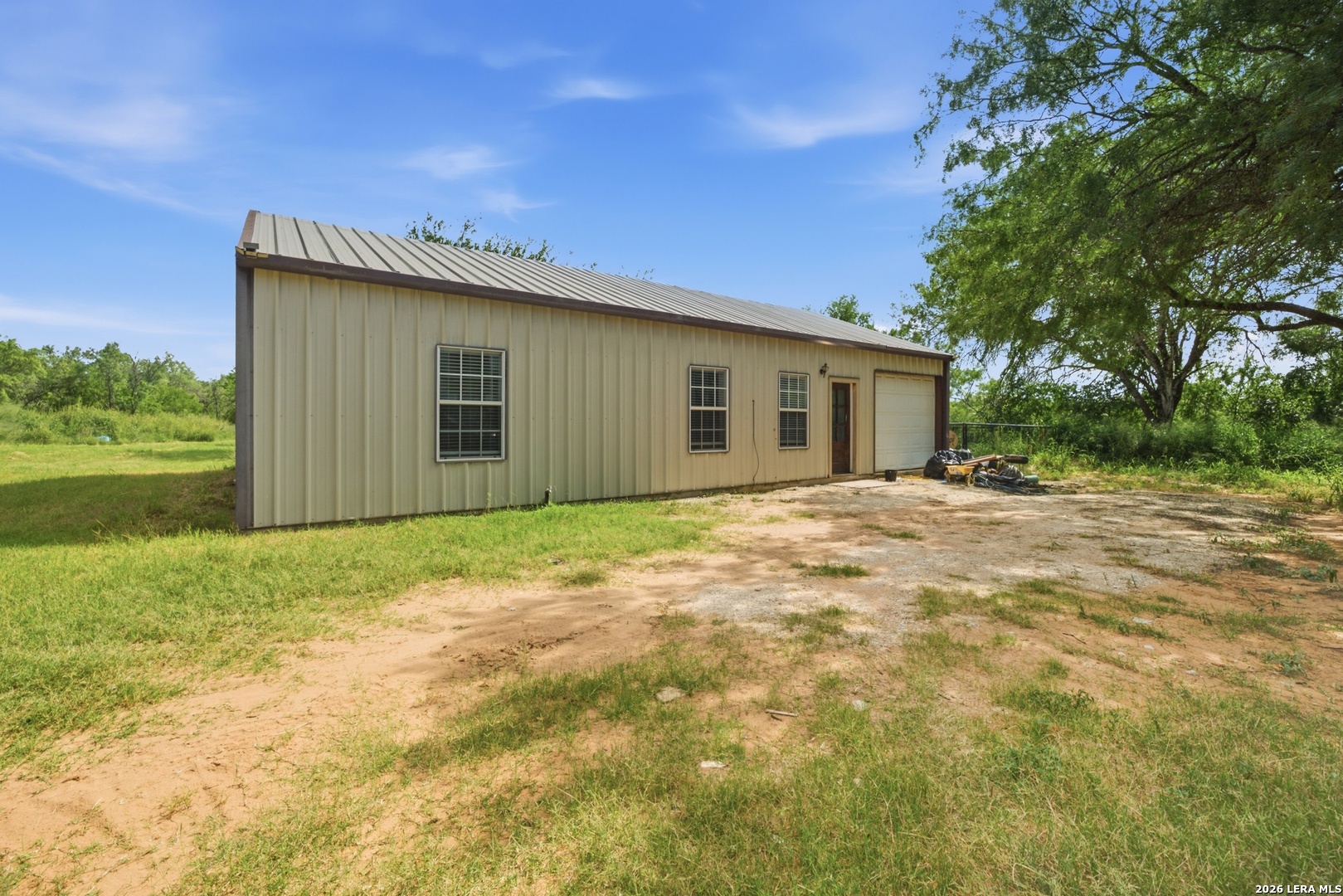 909 County Road 669, Devine, TX, 78016 | 1992859 | Realty Texas LLC