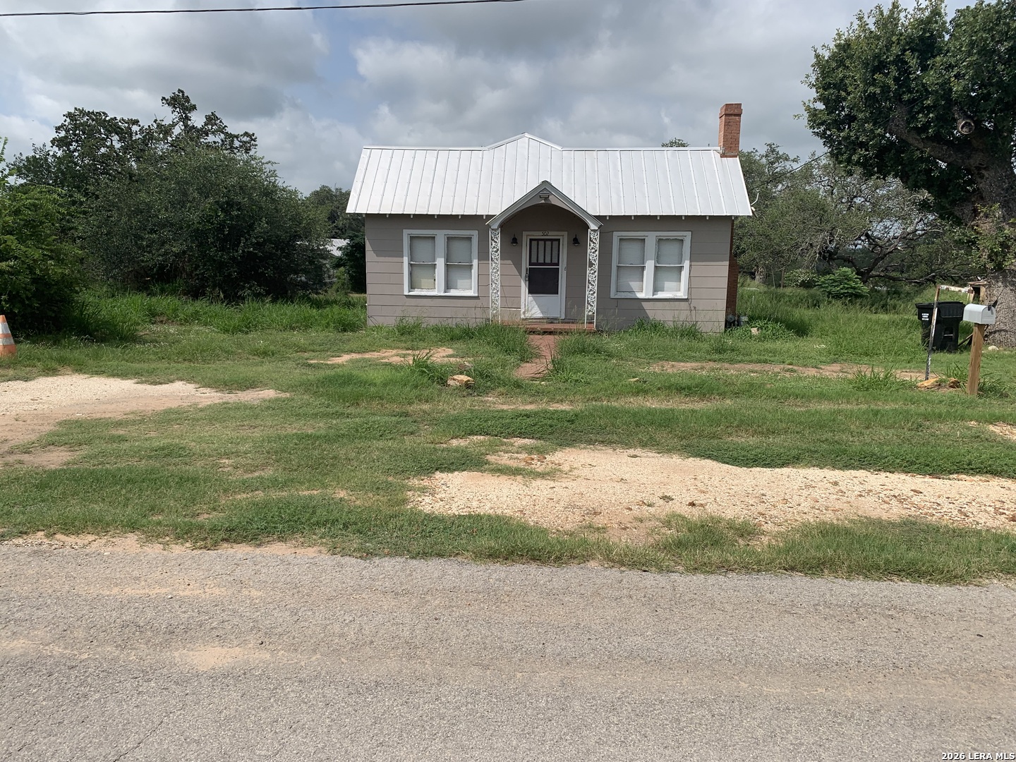 502 Bowman Ave, Devine, TX, 78016 | 1995385 | Realty Texas LLC
