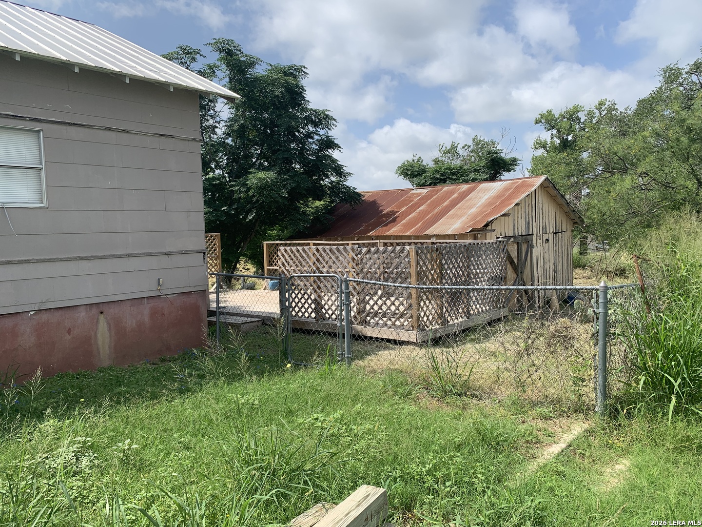 502 Bowman Ave, Devine, TX, 78016 | 1995385 | Realty Texas LLC