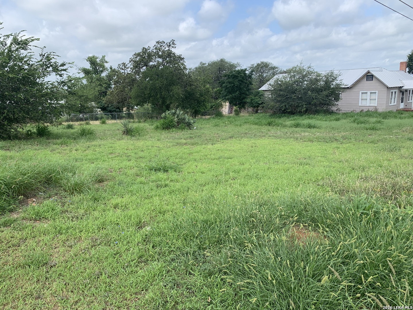 502 Bowman Ave, Devine, TX, 78016 | 1995385 | Realty Texas LLC