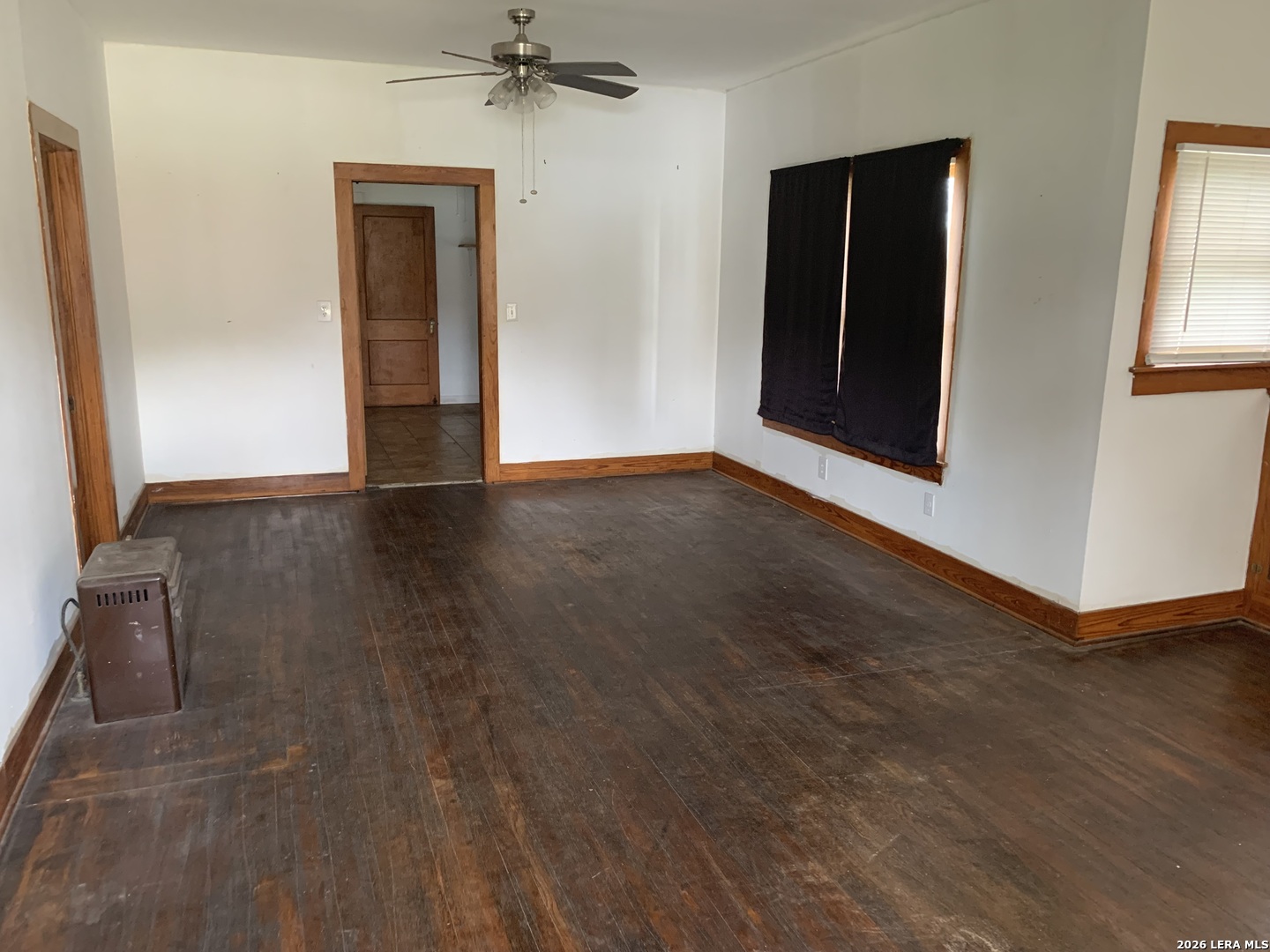 502 Bowman Ave, Devine, TX, 78016 | 1995385 | Realty Texas LLC