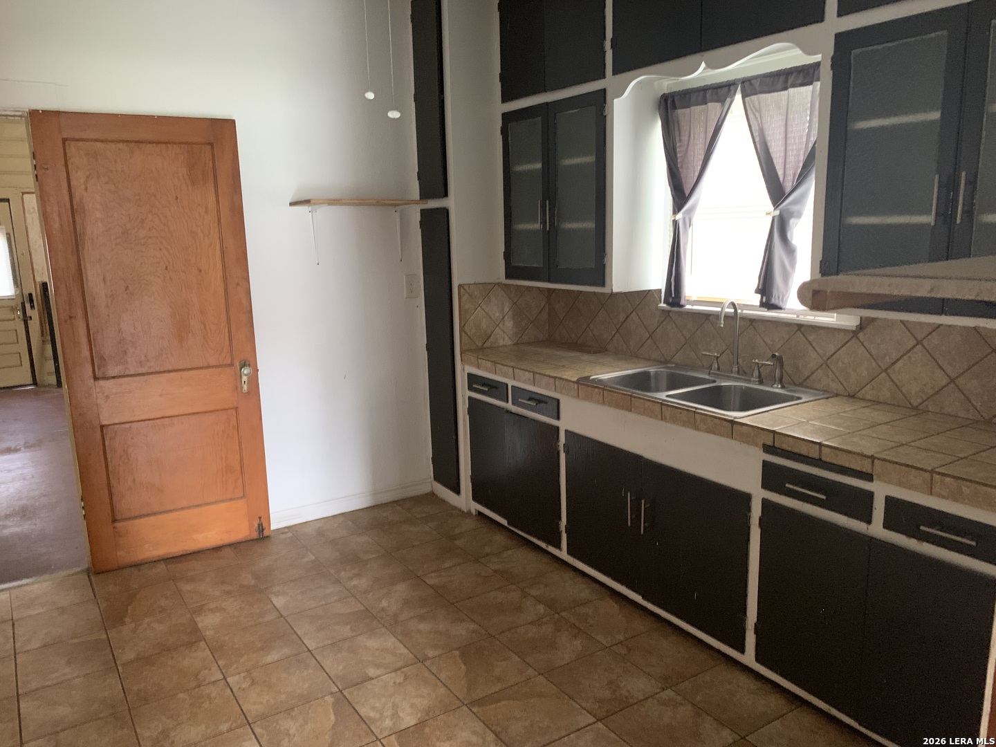 502 Bowman Ave, Devine, TX, 78016 | 1995385 | Realty Texas LLC