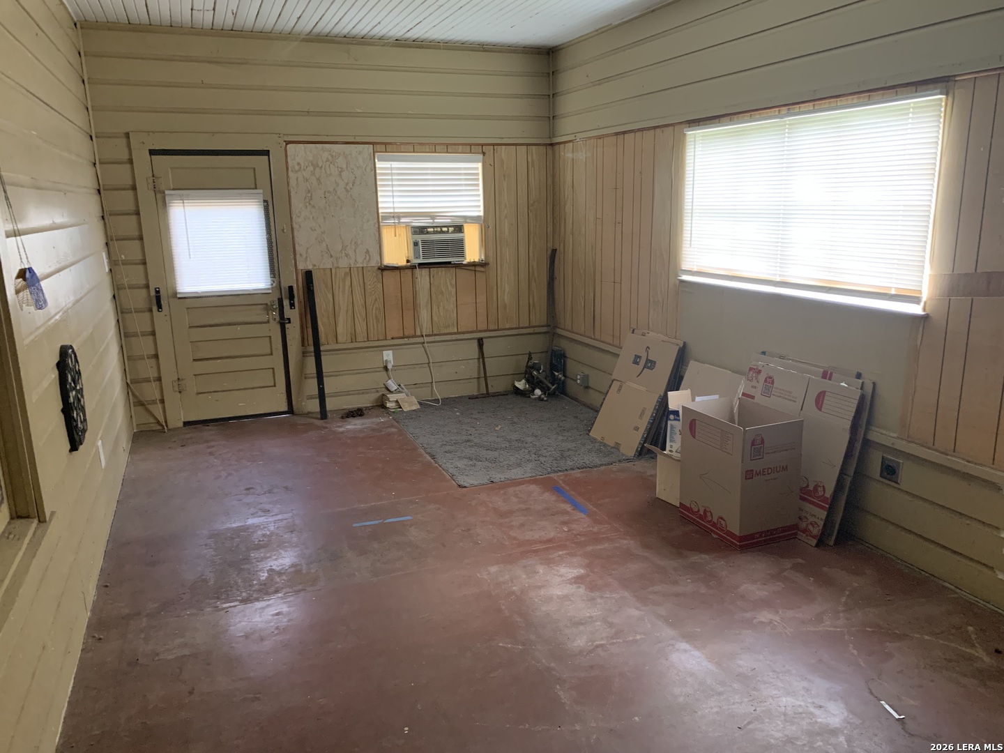 502 Bowman Ave, Devine, TX, 78016 | 1995385 | Realty Texas LLC