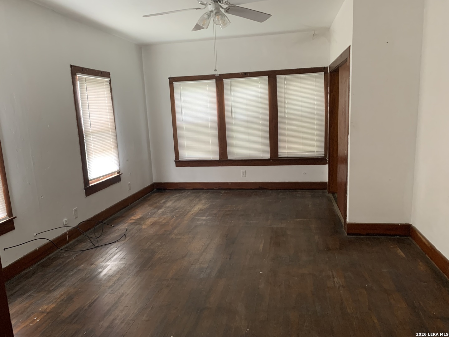 502 Bowman Ave, Devine, TX, 78016 | 1995385 | Realty Texas LLC