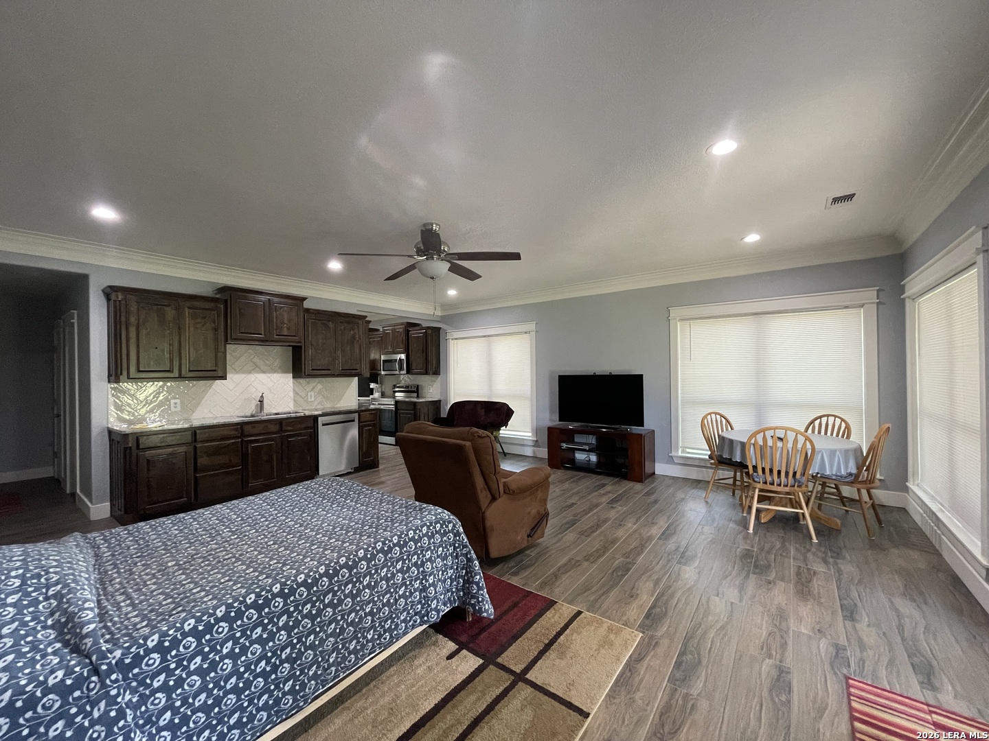 574 County Road 660, Devine, TX, 78016 | 2007154 | Realty Texas LLC
