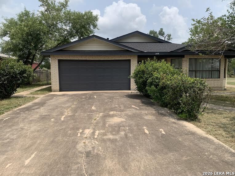 508 Crouch Ave, Devine, TX, 78016 | 2007274 | Realty Texas LLC