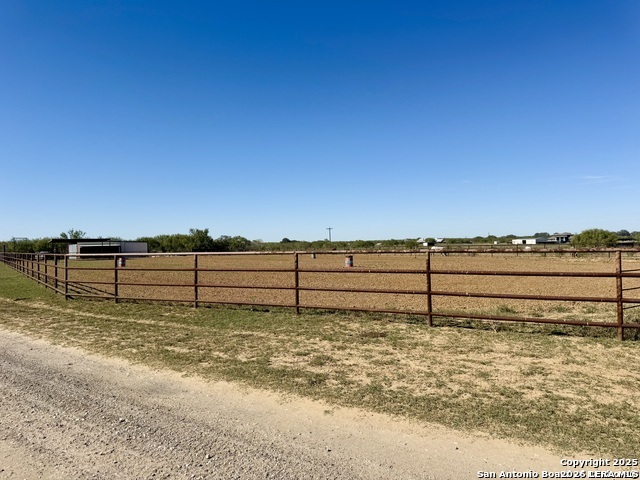 16489 Fm 472, Devine, TX, 78016 | 2007902 | Realty Texas LLC