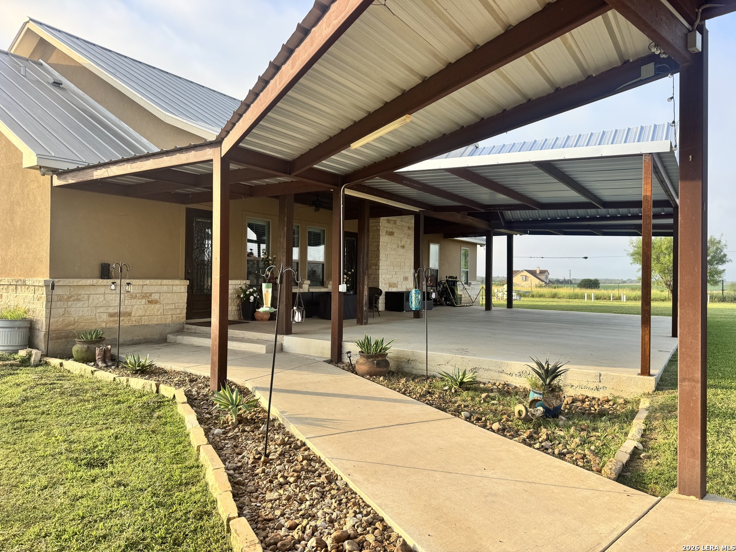 16489 Fm 472, Devine, TX, 78016 | 2007902 | Realty Texas LLC
