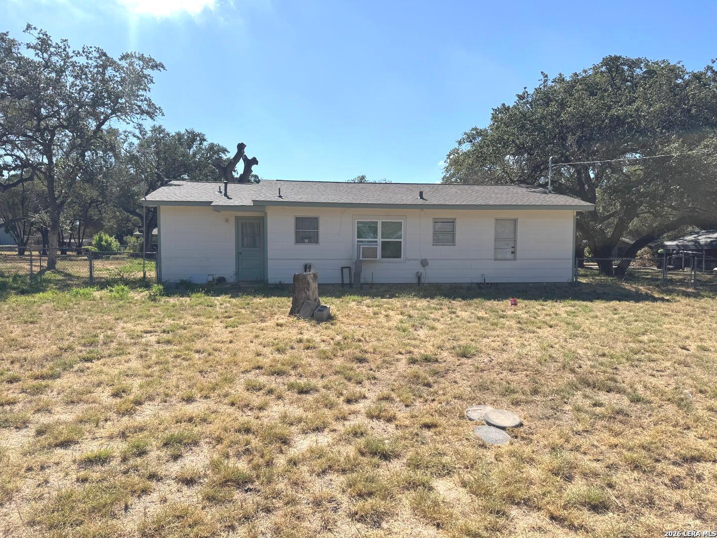 604 Mockingbird, Devine, TX, 78016 | 2009326 | Realty Texas LLC