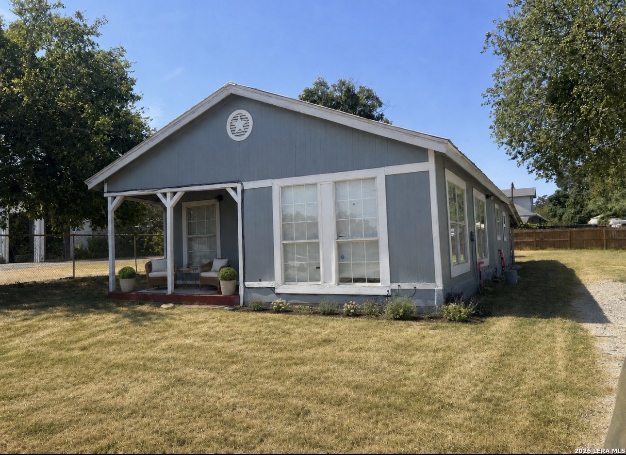 504 E Hondo, Devine, TX, 78016 | 2011650 | Realty Texas LLC