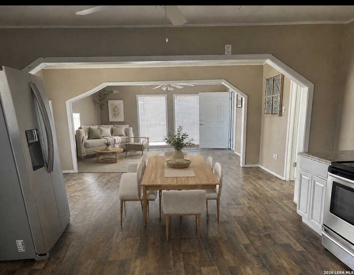 504 E Hondo, Devine, TX, 78016 | 2011650 | Realty Texas LLC