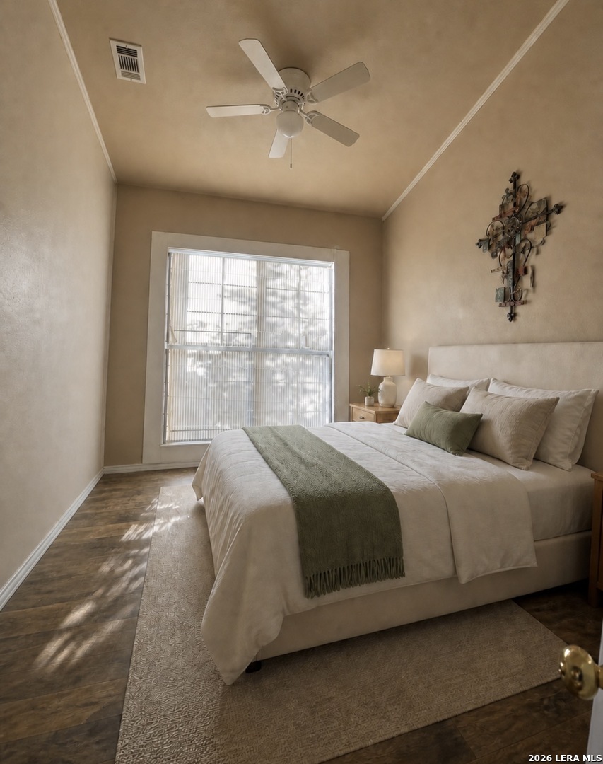 504 E Hondo, Devine, TX, 78016 | 2011650 | Realty Texas LLC