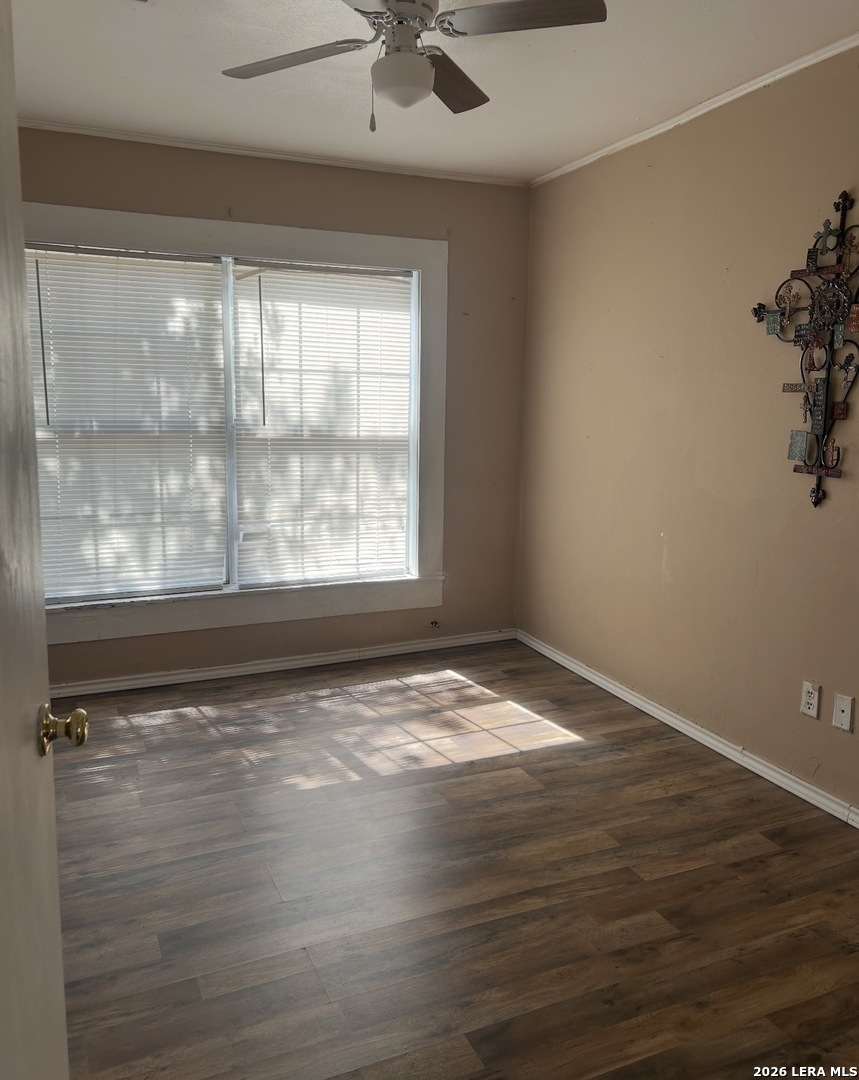 504 E Hondo, Devine, TX, 78016 | 2011650 | Realty Texas LLC