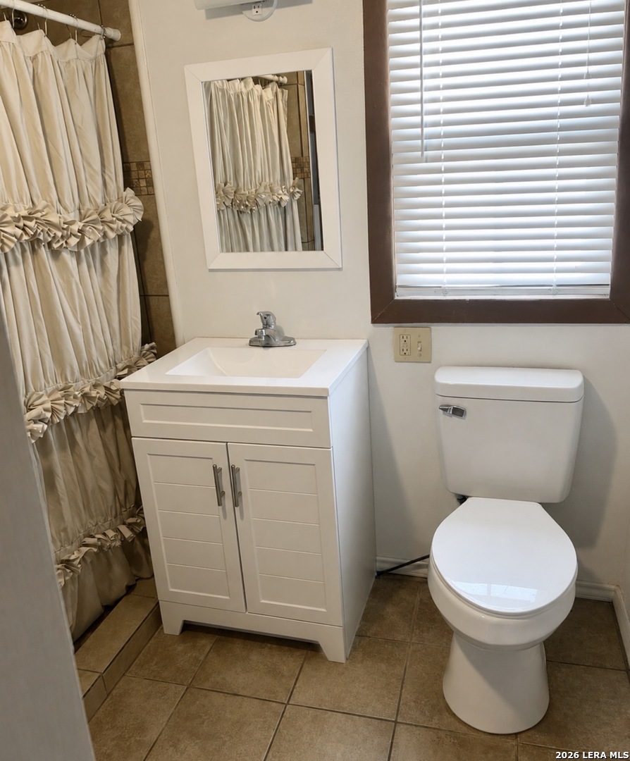 504 E Hondo, Devine, TX, 78016 | 2011650 | Realty Texas LLC