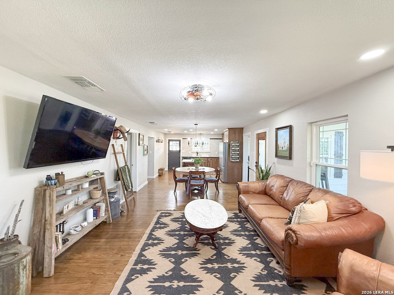 901 ZIG ZAG AVE, Devine, TX, 78016 | 2013905 | Realty Texas LLC