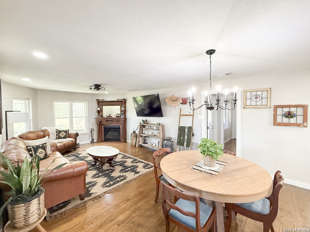 901 ZIG ZAG AVE, Devine, TX, 78016 | 2013905 | Realty Texas LLC