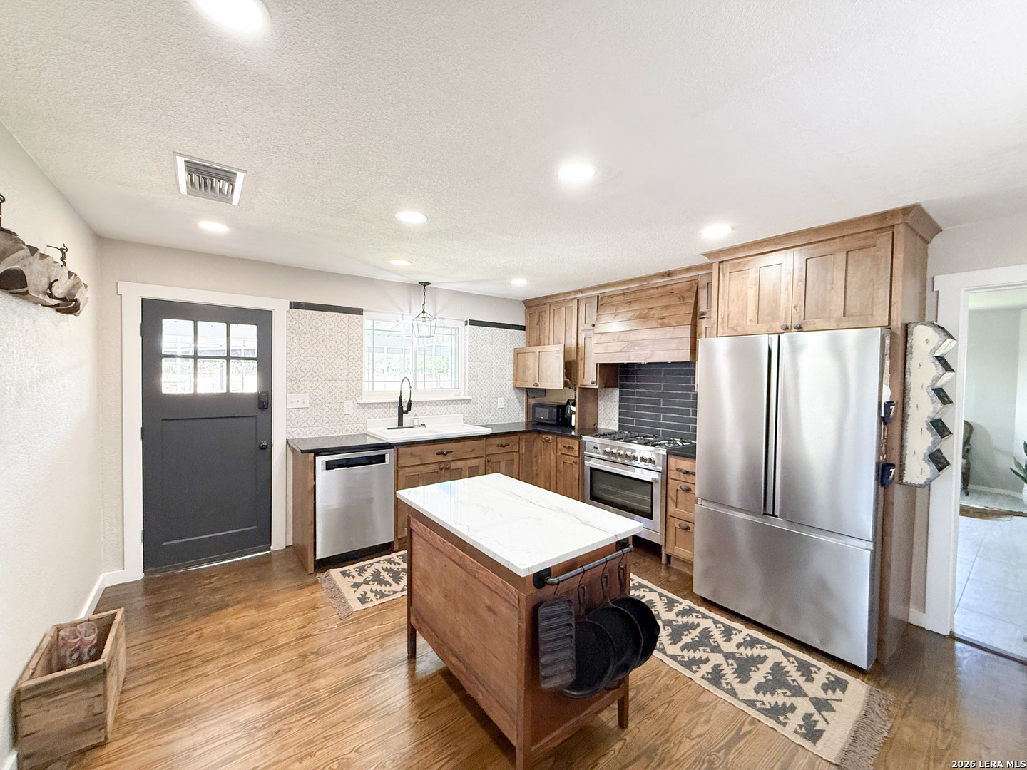 901 ZIG ZAG AVE, Devine, TX, 78016 | 2013905 | Realty Texas LLC