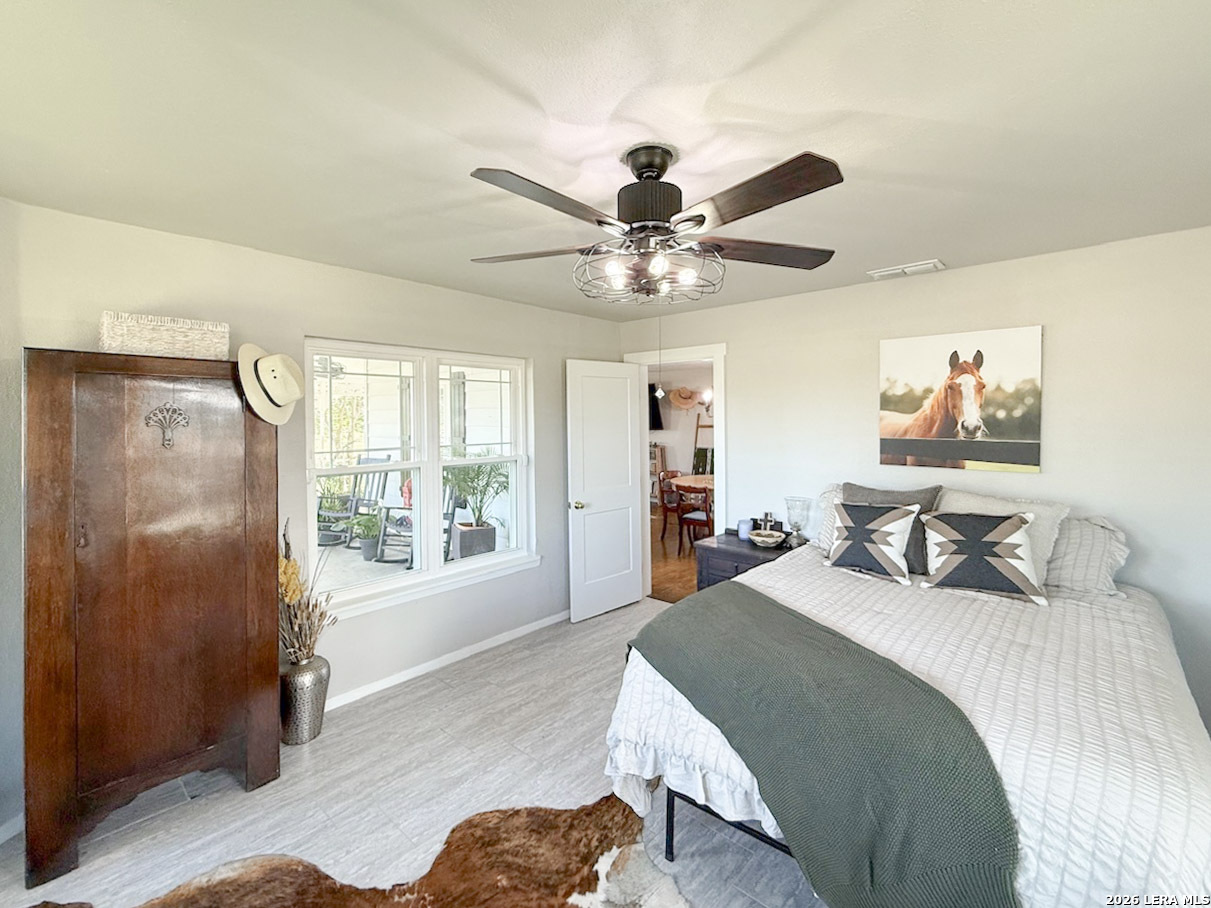 901 ZIG ZAG AVE, Devine, TX, 78016 | 2013905 | Realty Texas LLC