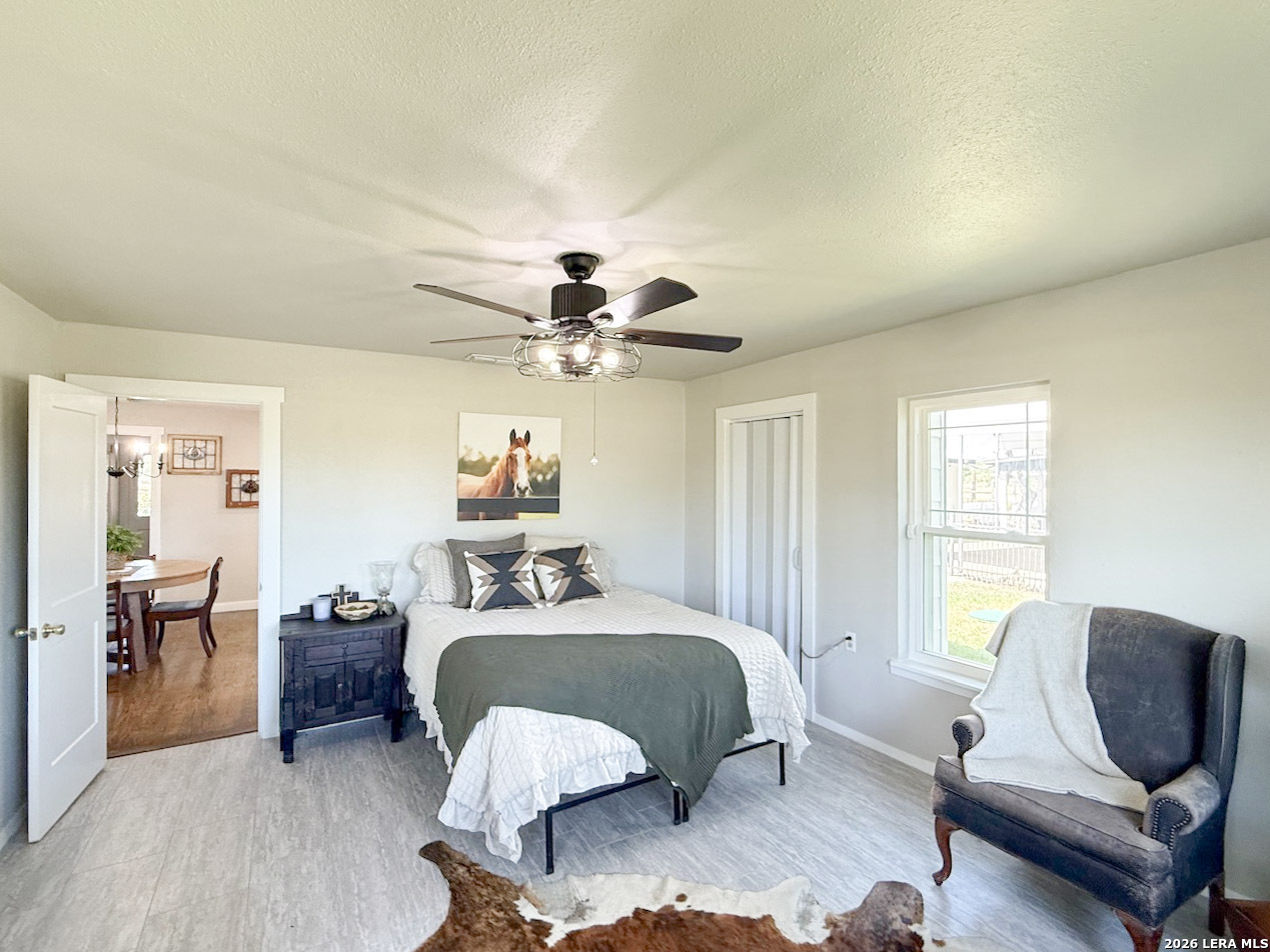 901 ZIG ZAG AVE, Devine, TX, 78016 | 2013905 | Realty Texas LLC