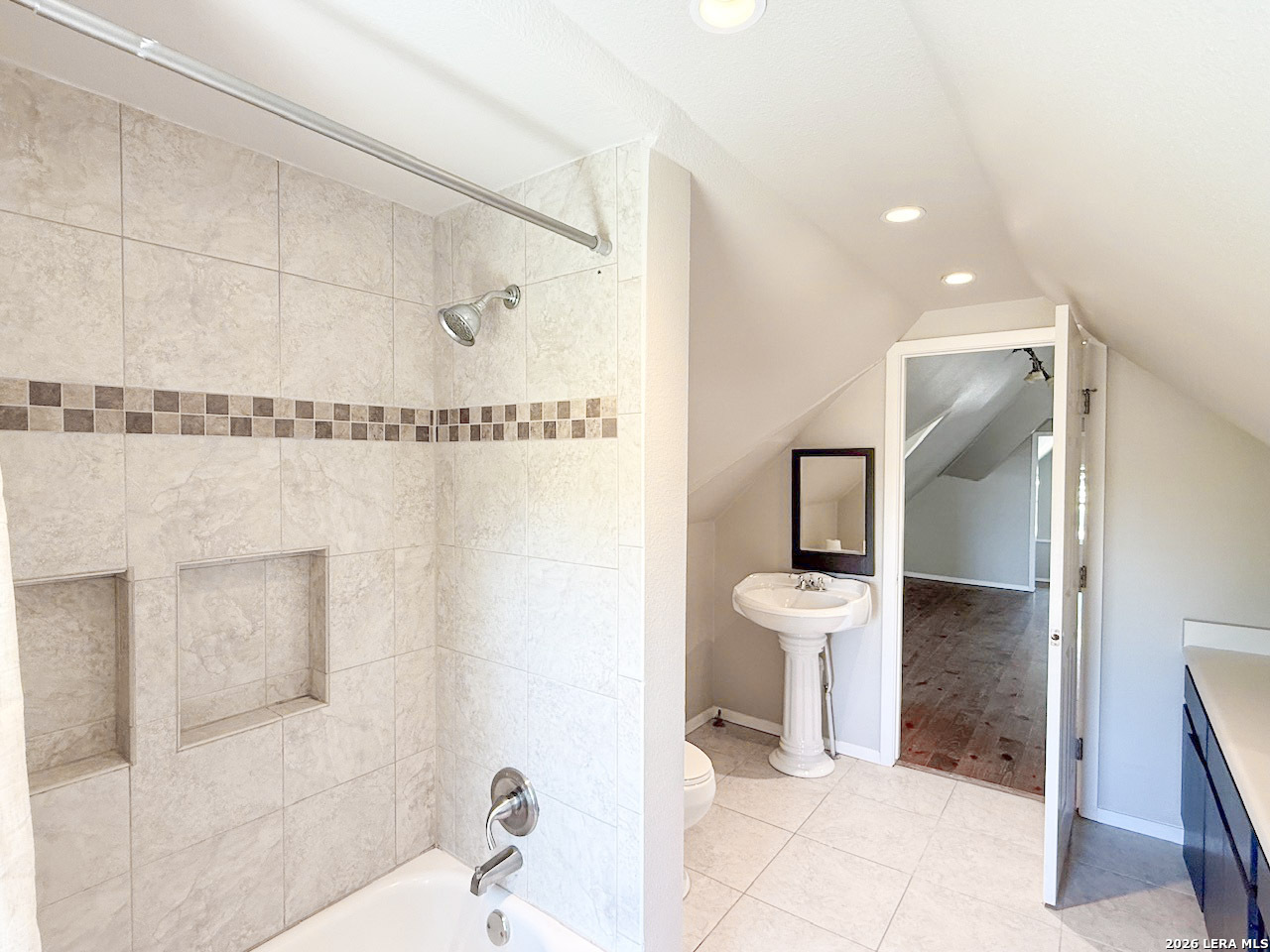901 ZIG ZAG AVE, Devine, TX, 78016 | 2013905 | Realty Texas LLC
