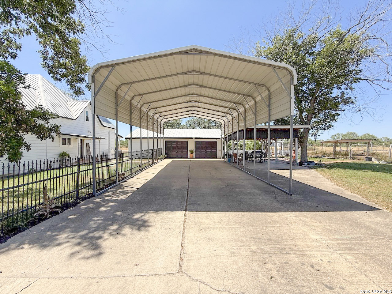 901 ZIG ZAG AVE, Devine, TX, 78016 | 2013905 | Realty Texas LLC